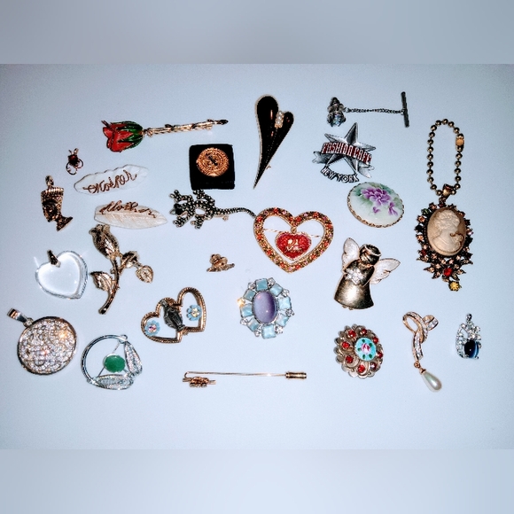 Jewelry - Lot 25 Pc Vintage Brooch Pins & Pendants Rhinestone Mother Untested Wearable